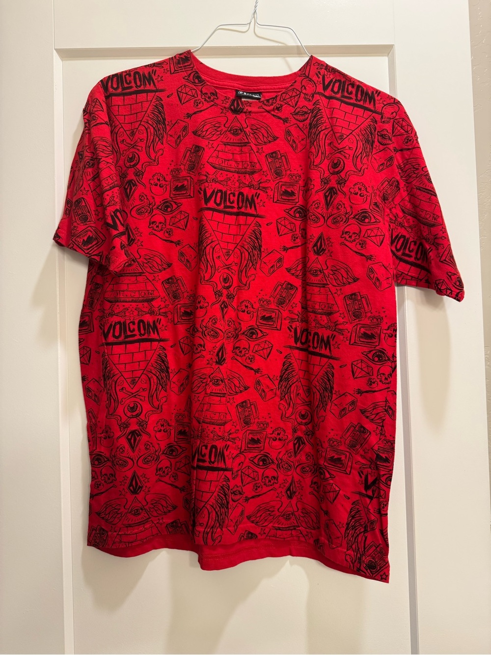 Vintage Volcom Men’s Red Graphic Tee